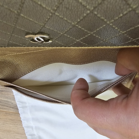 🎉🎉HOST PICK🎉🎉CHANEL Bicolore CC Logo Metallic Leather Long Trifold Wallet - Picture 11 of 16